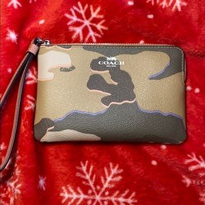 Camo Coach wristlet 💙